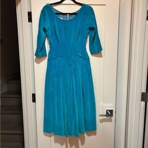 Classic Teal Midi Dress with Fitted Bodice